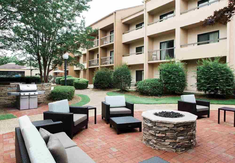 Courtyard Montgomery Luaran gambar