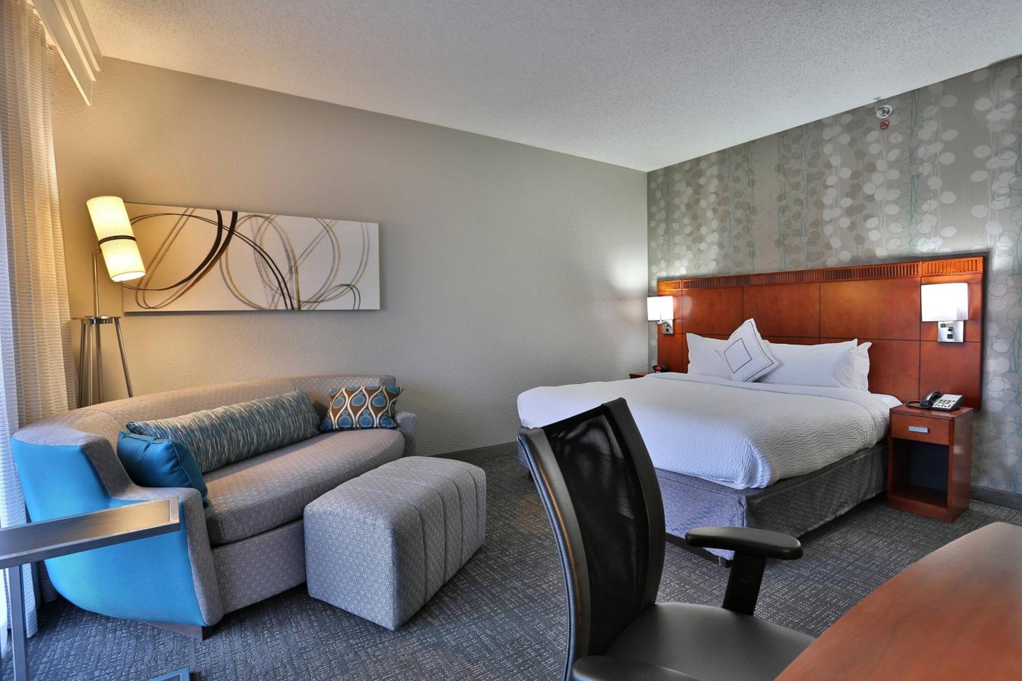 Courtyard Montgomery Luaran gambar