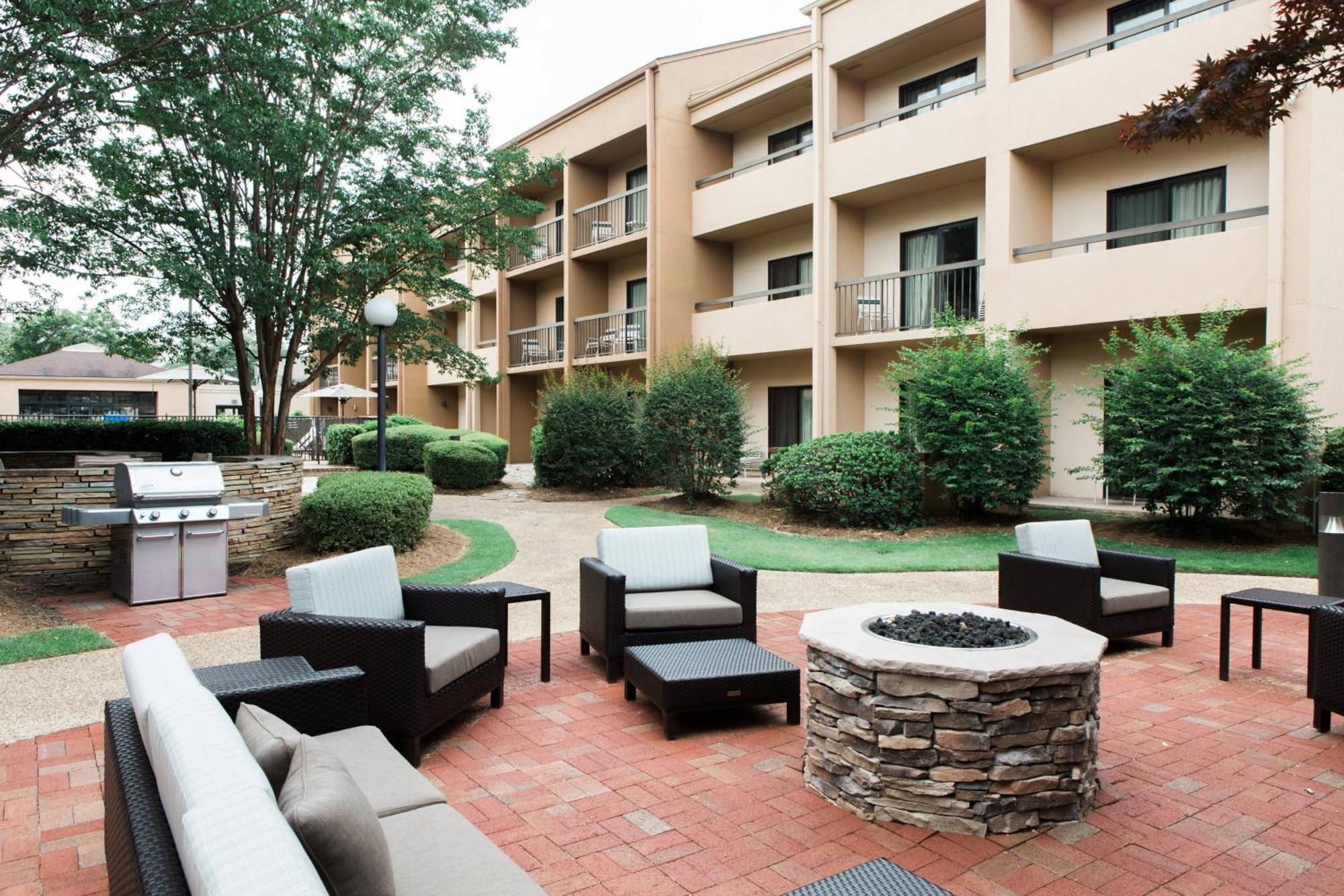 Courtyard Montgomery Luaran gambar