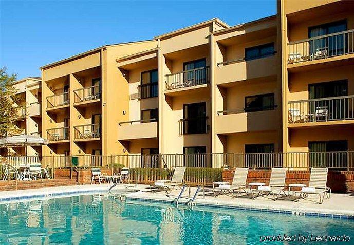 Courtyard Montgomery Luaran gambar